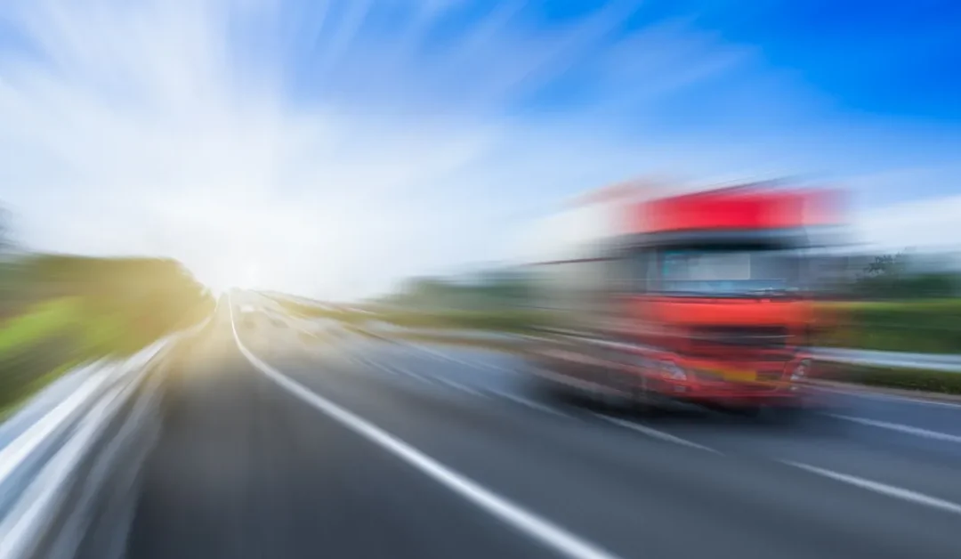 Cum îți poate transforma transportul rutier expres întreaga logistică: avantajele serviciului oferit de Romexped